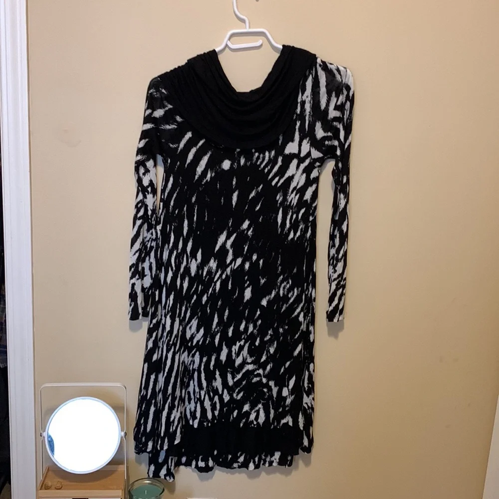 Dress - Picture 4 of 4